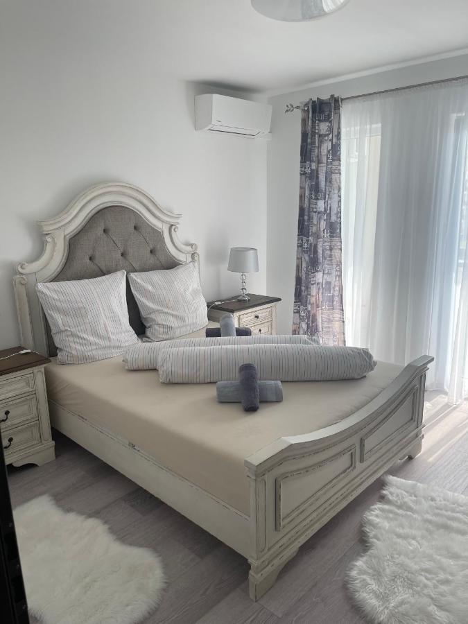 Smiley Deluxe Apartment Sibiu Exterior photo